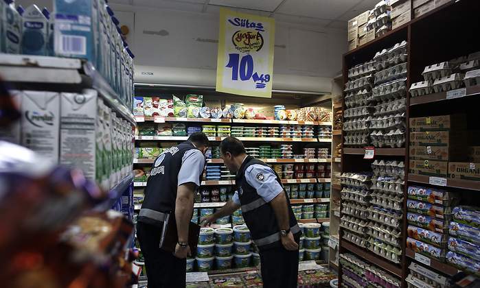 policia-truca-control-precios.jpg