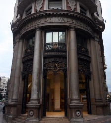 banco-valencia-puerta.jpg