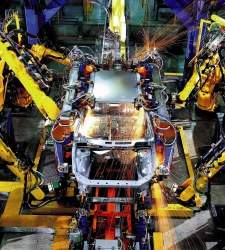 La crisis ya se ha cobrado en España 124.000 empleos en la automocióncrisis