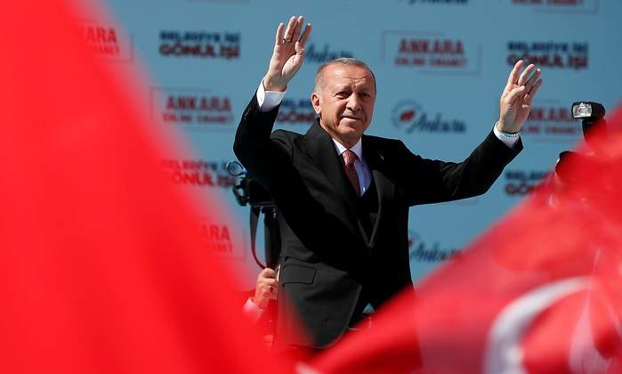 erdogan-manos-banderas.jpg