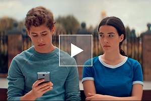 No te engañes. Si te controla el móvil, no te quiere