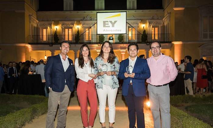 Finalistas-y-ganadora-YTPY_EY.jpg