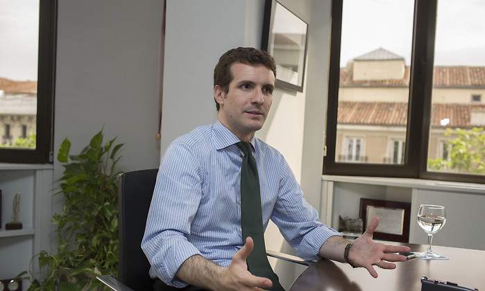 casado-ee.jpg