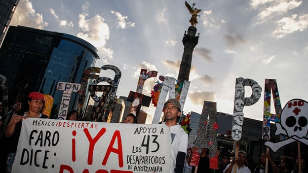 ayotzinapa-marcha-angel.jpg
