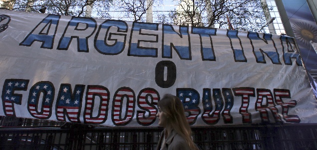 Fondos-buitre-Argentina-cartel-635-REUTERS.jpg