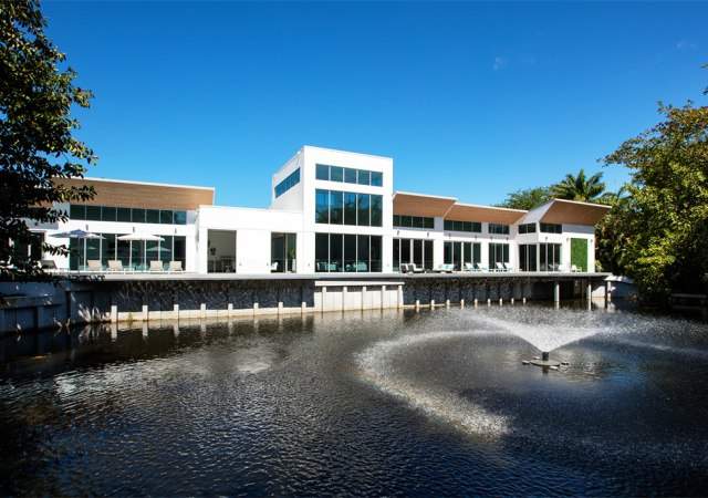 casa-flotante-sothebys-1.jpg