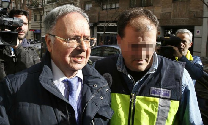 bernard-manos-limpias-efe.jpg