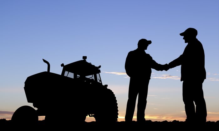 tractor-saludo-700-istock.jpg