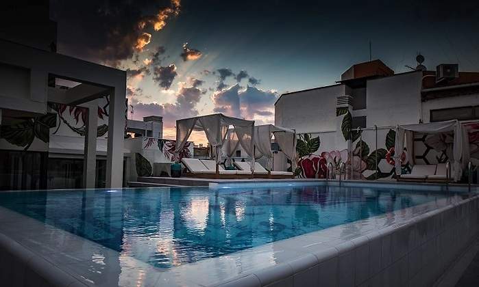 piscina-nyx.jpg