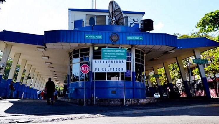 Aduana-el-Salvador.jpg
