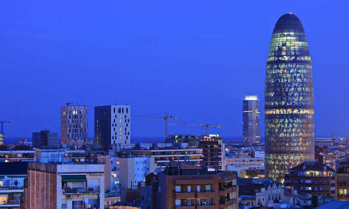 barcelona-torre-agbar-dreamstime.jpg