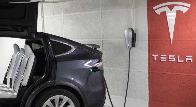 Tesla-bloomberg-770.jpg