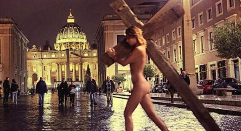 desnuda-religion.jpg