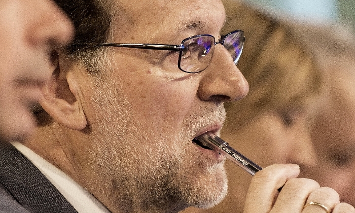 rajoy-boligrafo-770x420-efe.jpg