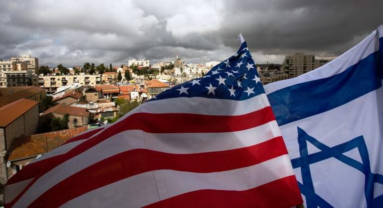 Trump suspende traslado de embajada de EEUU a Jerusalén