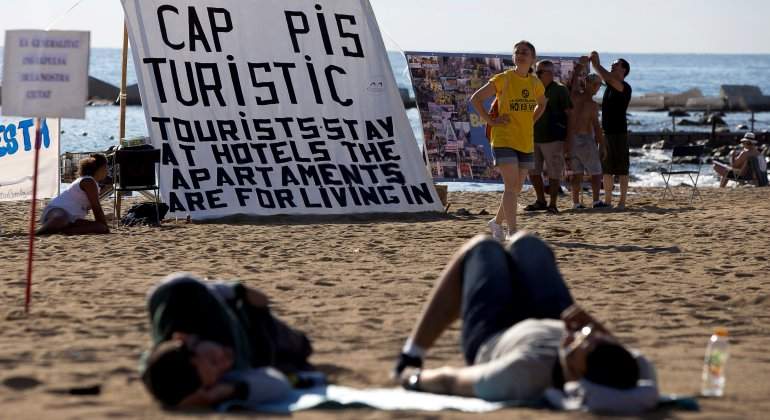 turismofobia-barcelona-playa-reuters.jpg
