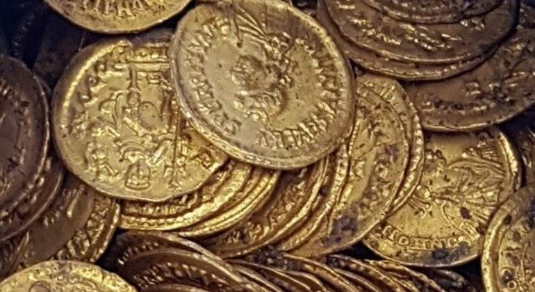 ITALIA: Descubren monedas de oro de la época romana en un teatro en Italia