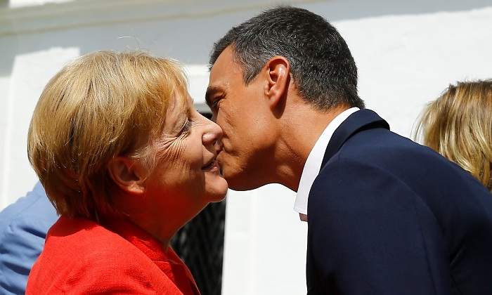 merkel-sanchez-sanlucar-reuters.jpg