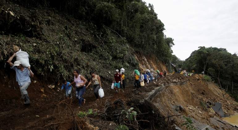 huracan-nate-personas-caminando-desastre-natural-costa-rica-770x420-reuters.jpg