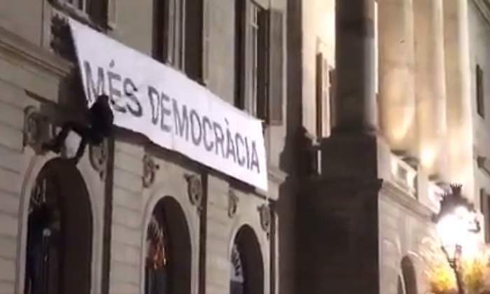 cartel-mes-democracia.jpg