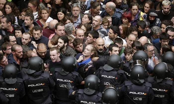 policia-manifestacion-cataluna-1octubre-efe.jpg