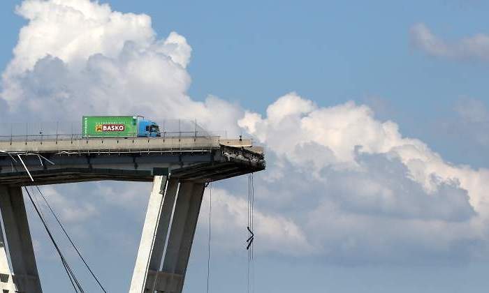 viaducto-genova-camion-reuters.jpg