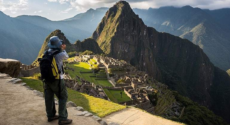 Turista-en-Machu-Picchu.jpg