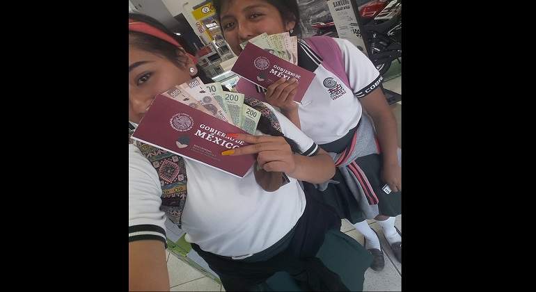becas-jovenes-sobres-770-420.jpg