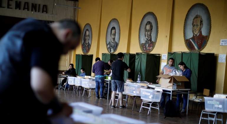 colegio-electoral-santiago-de-chile-preparativos-reuters-770x420.jpg