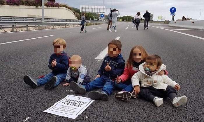 Ninos-piquetes-cataluna-2017-twitter.jpg