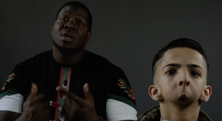 La inspiradora historia de un joven sin mandíbula nominado a premios por escribir rap