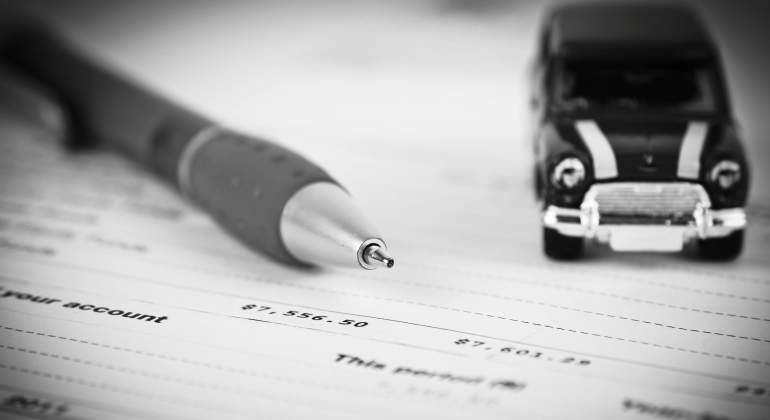 comprar-coche-prestamo-credito-contrato-concesionario-getty.jpg