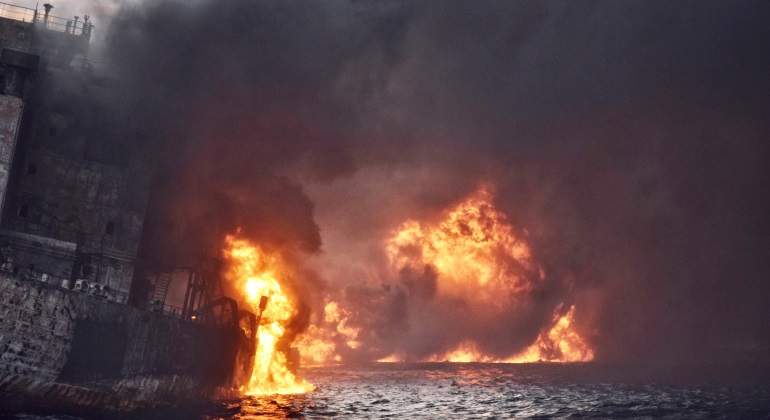 sanchi-buque-incendiado-770x420-reuters.jpg