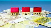 casitas-billetes-suelo-dreamstime.jpg