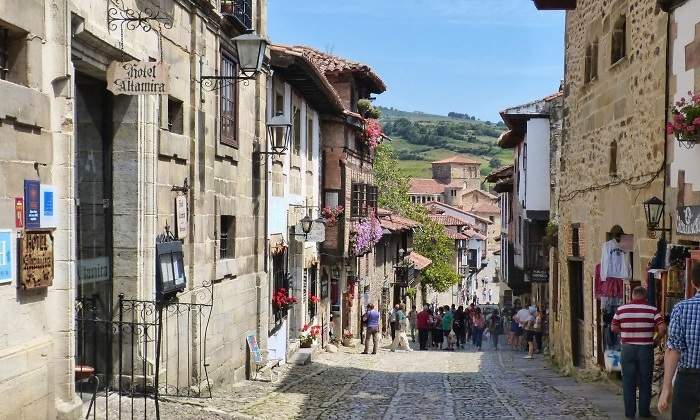 santillana-del-mar-capital-turismo-1.jpg