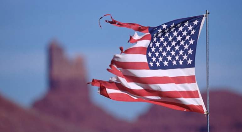 EEUU-bandera-rota-Getty.jpg