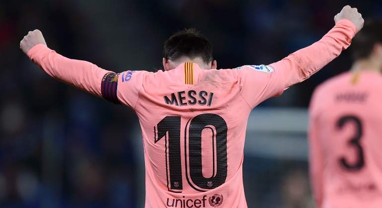 messi-2018-rosa-espaldas-getty.jpg