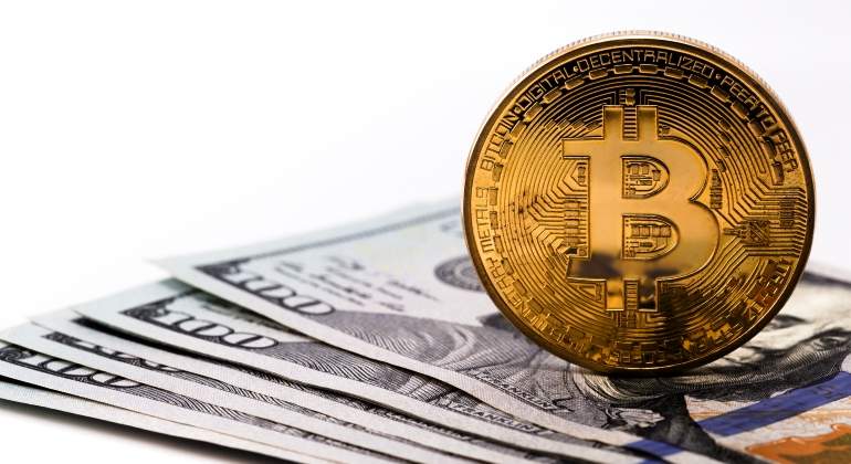 bitcoin-dolares-dreamstime.jpg