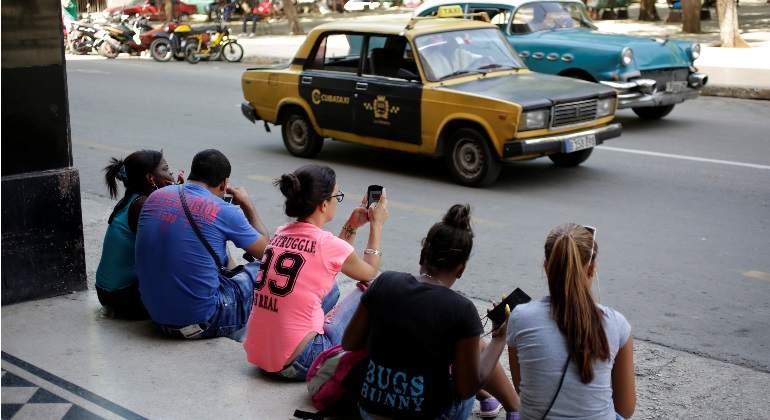 cuba-movil-reuters.jpg