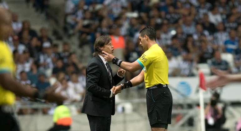 Almeyda, suspendido dos juegos tras expulsión en Monterrey