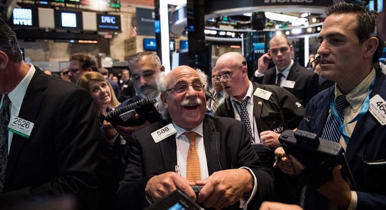 peter-satisfecho-jojojo-wall-street-770x420.jpg