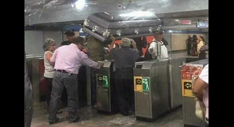 ataud-metro-cdmx-770-420.jpg