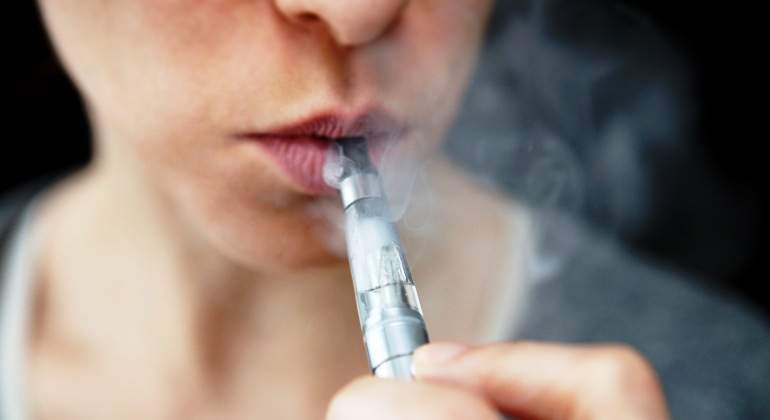 cigarro-electronico-vapeador-tabaco-vapor-getty.jpg