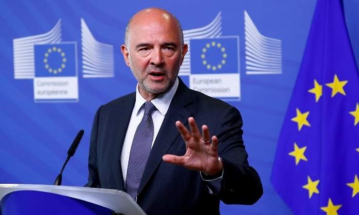 moscovici-pierre-ue-bandera-reuters.jpg
