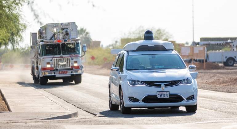 waymo-google-coche-autonomo-bomberos.jpg