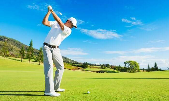 770x420-hombre-jugando-campo-de-golf.jpg