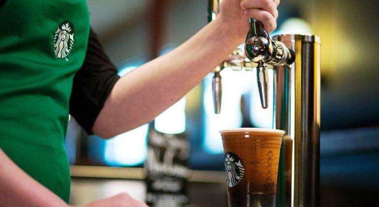 starbucks-cafe-helado-nitrogenado-bloomberg.jpg