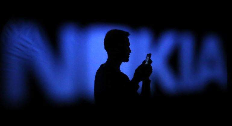 nokia-silhouette-dark-770-reuters.jpg