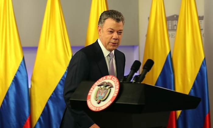 santos-colombia-banderas-reuters.jpg