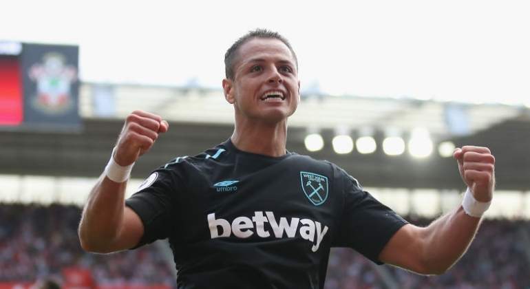 'Chicharito' se estrena con doblete en la Premier
